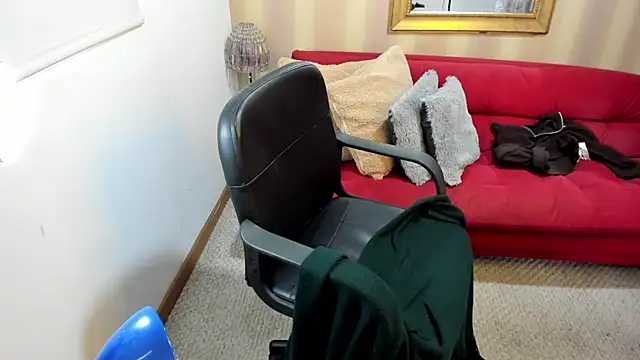 NicolettColin online show from 05/05/26, 06:38