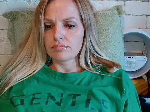 Angel girllovemy online show from 11/02/25, 10:06