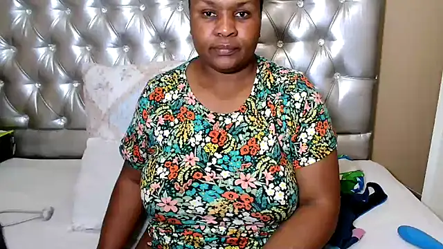 Snapshot of missboobsxx chatting on 02/12/26, 12:00 missboobsxx online show from 02/12/26, 12:00