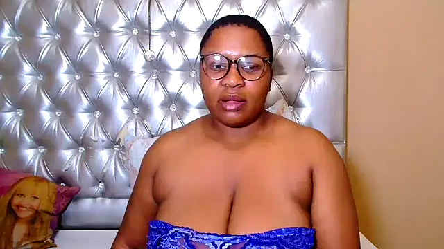 Snapshot of missboobsxx chatting on 02/13/26, 07:37 missboobsxx online show from 02/13/26, 07:37