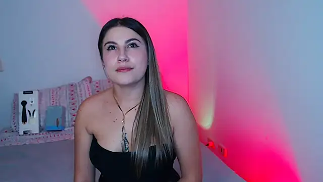 Snapshot of amelie_collins chatting on 02/08/25, 03:30 amelie collins online show from 02/08/25, 03:30