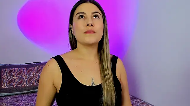 Snapshot of amelie_collins chatting on 03/21/25, 09:01 amelie collins online show from 03/21/25, 09:01