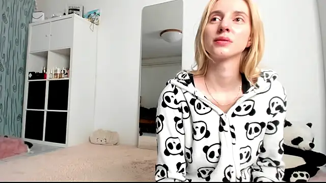 KenzieDawton online show from 01/09/25, 05:23