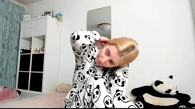 KenzieDawton online show from 01/18/25, 05:10