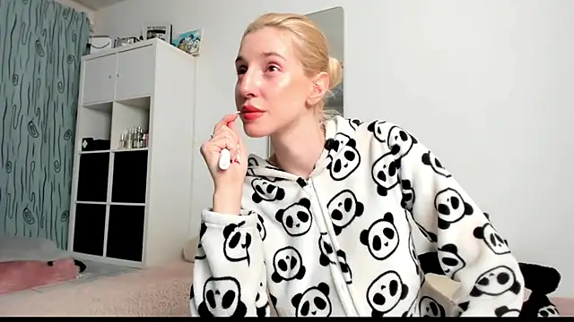 KenzieDawton online show from 03/09/25, 07:12