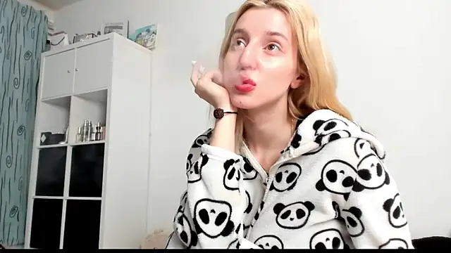 KenzieDawton online show from 03/23/25, 06:58