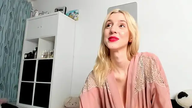 KenzieDawton online show from 09/17/25, 08:21