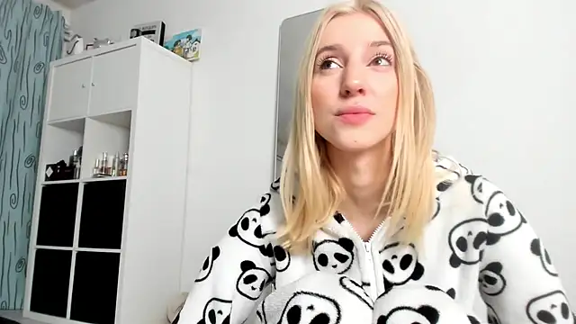 KenzieDawton online show from 10/25/25, 03:36