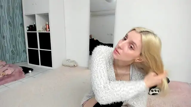 Snapshot of KenzieDawton chatting on 04/04/26, 05:54 KenzieDawton online show from 04/04/26, 05:54