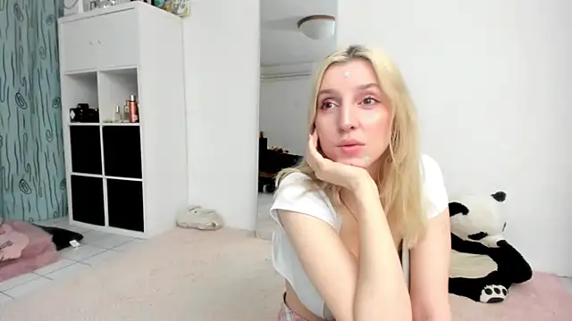 Snapshot of KenzieDawton chatting on 04/11/26, 04:22 KenzieDawton online show from 04/11/26, 04:22