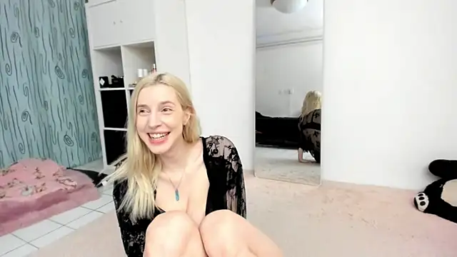 Snapshot of KenzieDawton chatting on 07/24/26, 11:30 KenzieDawton online show from 07/24/26, 11:30