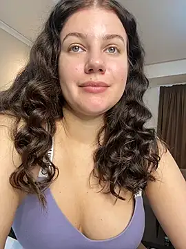 Snapshot of likaxxx chatting on 12/13/24, 12:06 likaxxx online show from 12/13/24, 12:06