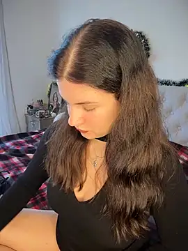 Snapshot of likaxxx chatting on 12/25/24, 12:15 likaxxx online show from 12/25/24, 12:15