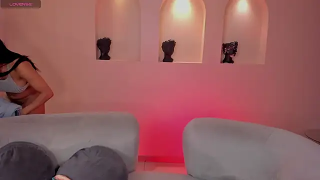 LindseyCox online show from 12/06/24, 07:56