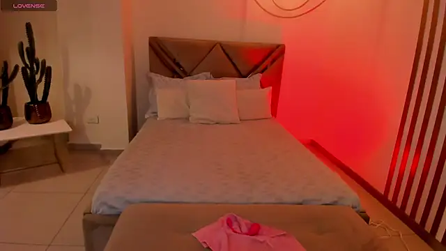 LindseyCox online show from 10/07/25, 04:31