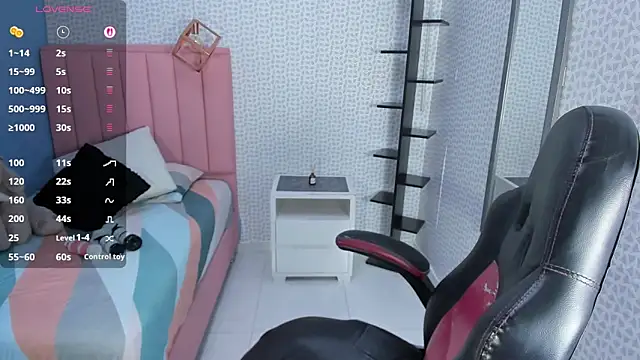 Snapshot of BIANCAROY1 chatting on 11/06/25, 12:06 BIANCAROY1 online show from 11/06/25, 12:06