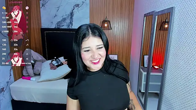 Snapshot of BIANCAROY1 chatting on 06/16/26, 06:54 BIANCAROY1 online show from 06/16/26, 06:54