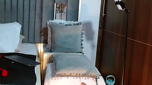 NatyTaylor online show from 01/30/25, 10:19