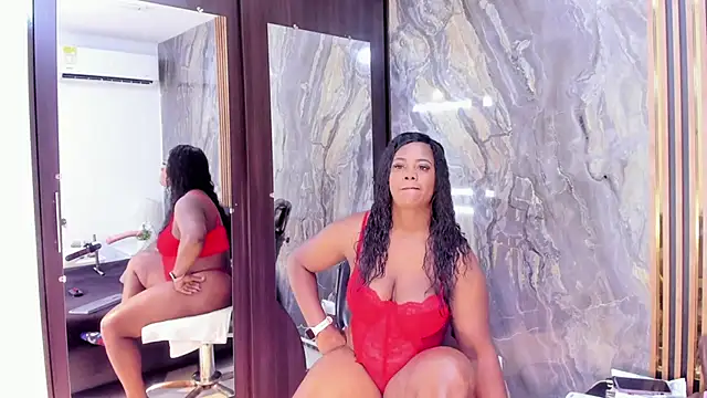 LauraSaenz01 online show from 11/08/25, 03:39