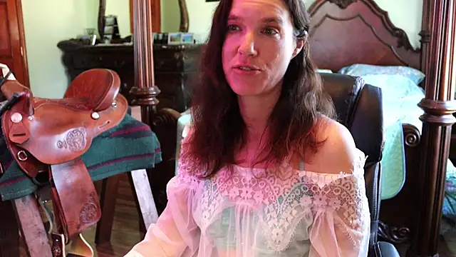 Snapshot of thornburyrose chatting on 11/16/25, 04:23 thornburyrose online show from 11/16/25, 04:23