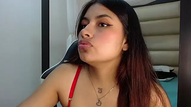 Snapshot of ChantalPetit chatting on 09/09/25, 06:07 ChantalPetit online show from 09/09/25, 06:07