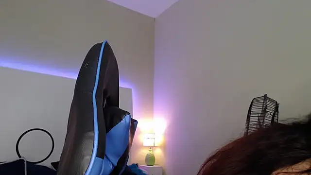 Snapshot of ChantalPetit chatting on 11/29/25, 04:21 ChantalPetit online show from 11/29/25, 04:21