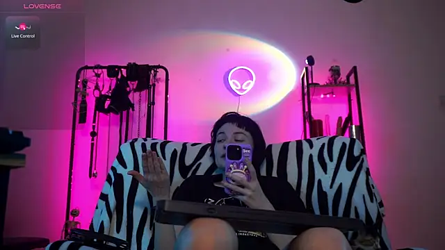 Snapshot of CyberXGoddess chatting on 12/03/25, 02:19 CyberXGoddess online show from 12/03/25, 02:19