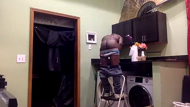 Snapshot of Maculine_Stayr chatting on 01/19/26, 02:48 Maculine Stayr online show from 01/19/26, 02:48