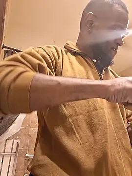 Snapshot of Maculine_Stayr chatting on 02/24/26, 01:03 Maculine Stayr online show from 02/24/26, 01:03