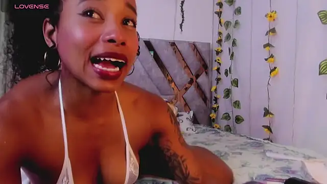 Snapshot of kelly_thomson chatting on 01/30/25, 01:21 kelly thomson online show from 01/30/25, 01:21