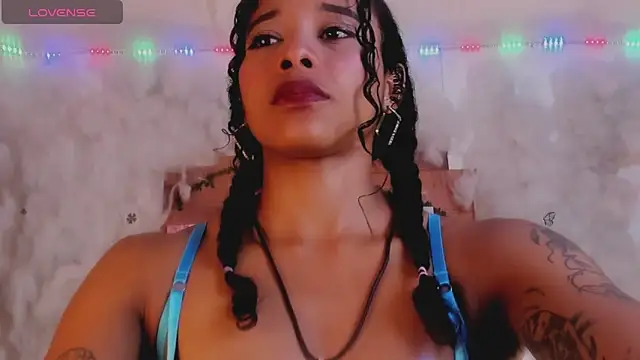 Snapshot of kelly_thomson chatting on 01/31/25, 10:31 kelly thomson online show from 01/31/25, 10:31