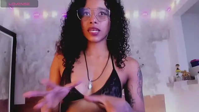 Snapshot of kelly_thomson chatting on 02/04/25, 09:20 kelly thomson online show from 02/04/25, 09:20