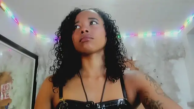 Snapshot of kelly_thomson chatting on 02/16/25, 09:38 kelly thomson online show from 02/16/25, 09:38