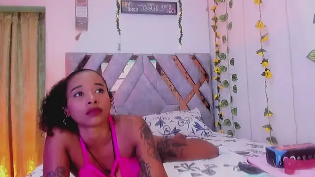 Snapshot of kelly_thomson chatting on 02/25/25, 11:00 kelly thomson online show from 02/25/25, 11:00