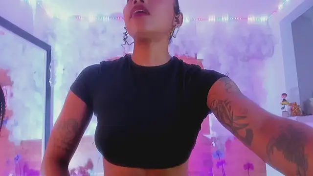 Snapshot of kelly_thomson chatting on 03/04/25, 09:22 kelly thomson online show from 03/04/25, 09:22