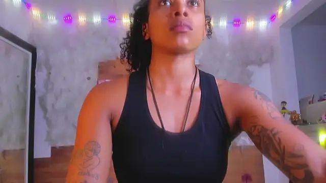 Snapshot of kelly_thomson chatting on 03/21/25, 01:02 kelly thomson online show from 03/21/25, 01:02