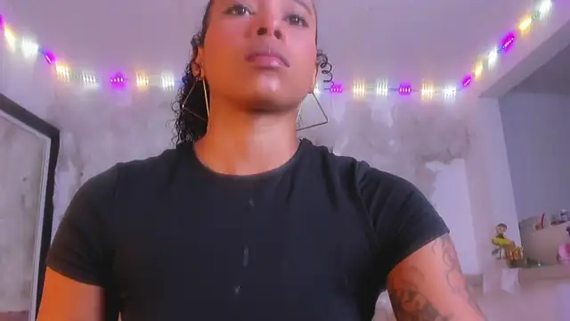 Snapshot of kelly_thomson chatting on 03/21/25, 10:17 kelly thomson online show from 03/21/25, 10:17