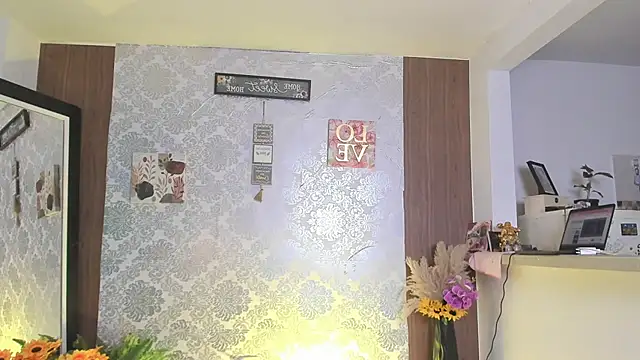 Snapshot of kelly_thomson chatting on 09/24/25, 10:24 kelly thomson online show from 09/24/25, 10:24