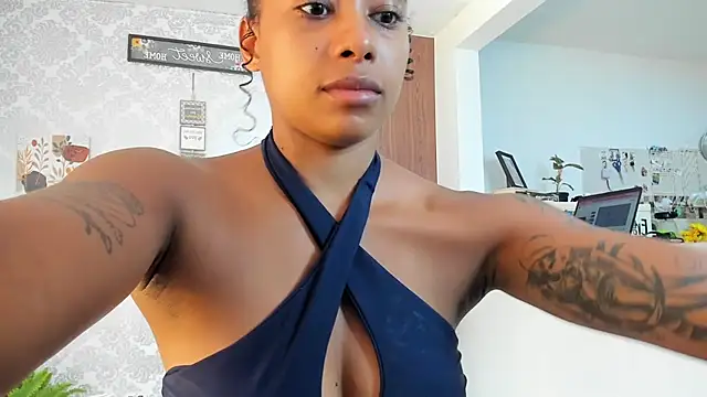 Snapshot of kelly_thomson chatting on 09/25/25, 02:32 kelly thomson online show from 09/25/25, 02:32