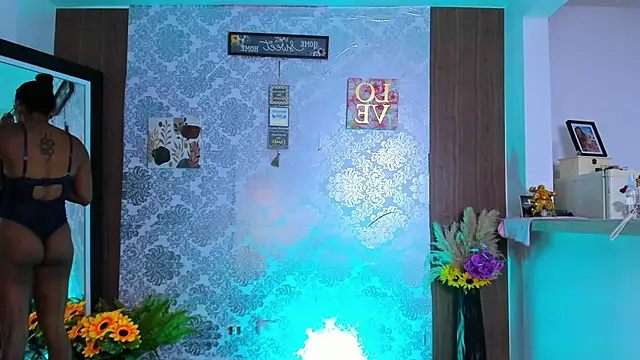 Snapshot of kelly_thomson chatting on 09/30/25, 11:43 kelly thomson online show from 09/30/25, 11:43