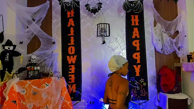 Snapshot of kelly_thomson chatting on 10/19/25, 01:45 kelly thomson online show from 10/19/25, 01:45