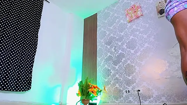 Snapshot of kelly_thomson chatting on 11/08/25, 11:03 kelly thomson online show from 11/08/25, 11:03