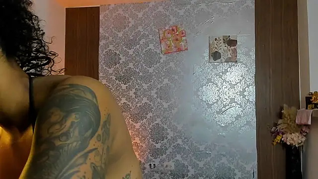 Snapshot of kelly_thomson chatting on 11/19/25, 10:32 kelly thomson online show from 11/19/25, 10:32