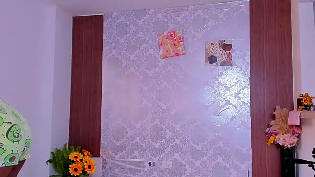 Snapshot of kelly_thomson chatting on 11/21/25, 01:32 kelly thomson online show from 11/21/25, 01:32