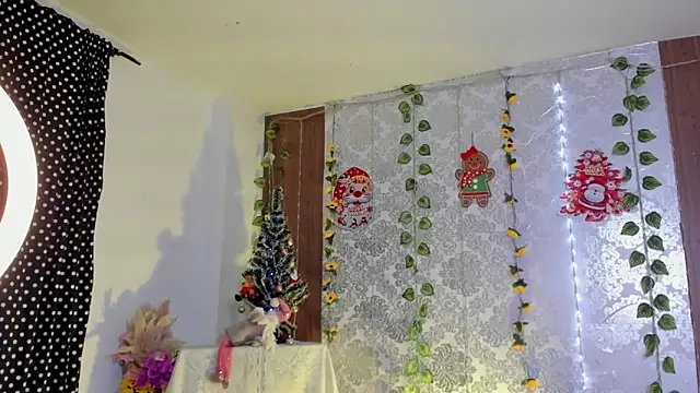 Snapshot of kelly_thomson chatting on 12/05/25, 01:25 kelly thomson online show from 12/05/25, 01:25