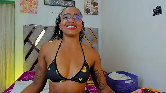 Snapshot of kelly_thomson chatting on 01/11/26, 10:04 kelly thomson online show from 01/11/26, 10:04