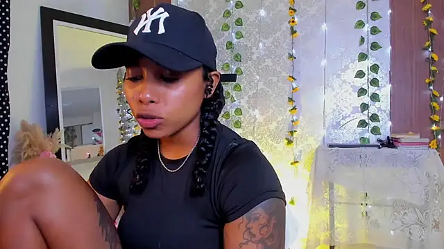 Snapshot of kelly_thomson chatting on 02/13/26, 12:17 kelly thomson online show from 02/13/26, 12:17