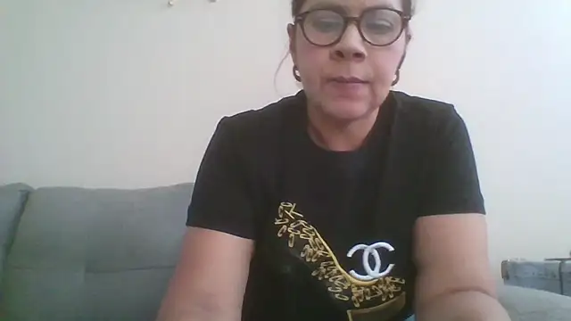 Sara Brandon online show from 10/26/25, 04:13