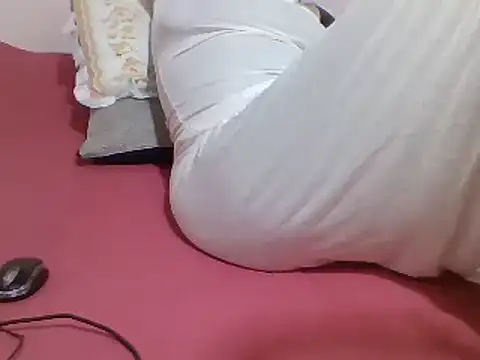 Snapshot of sweetelle09 chatting on 03/08/25, 07:09 sweetelle09 online show from 03/08/25, 07:09