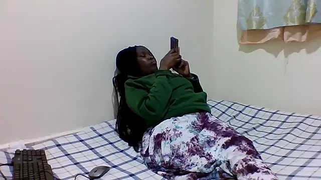 Snapshot of sweetelle09 chatting on 05/22/26, 06:46 sweetelle09 online show from 05/22/26, 06:46